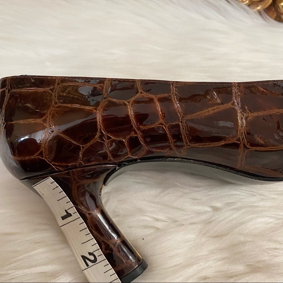 Stuart Weitzman Croc Embossed Gold Line Pumps - Picture 13 of 13